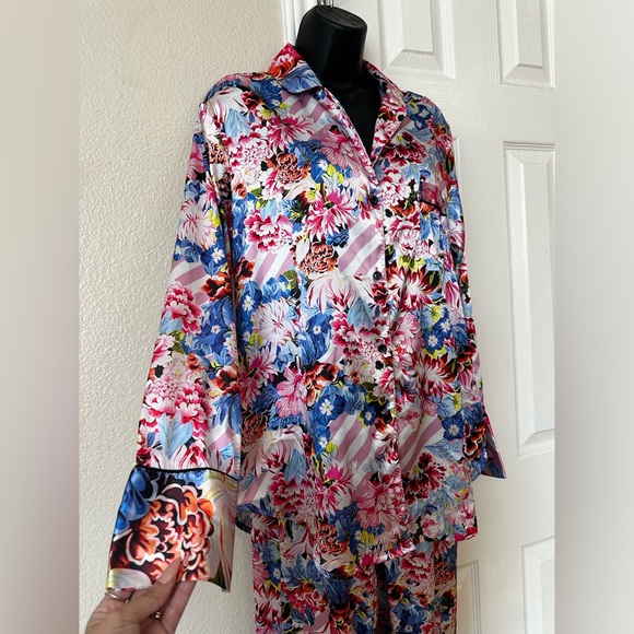 Victoria Secret x Mary Katrantzou SET Pajamas - Picture 2 of 6